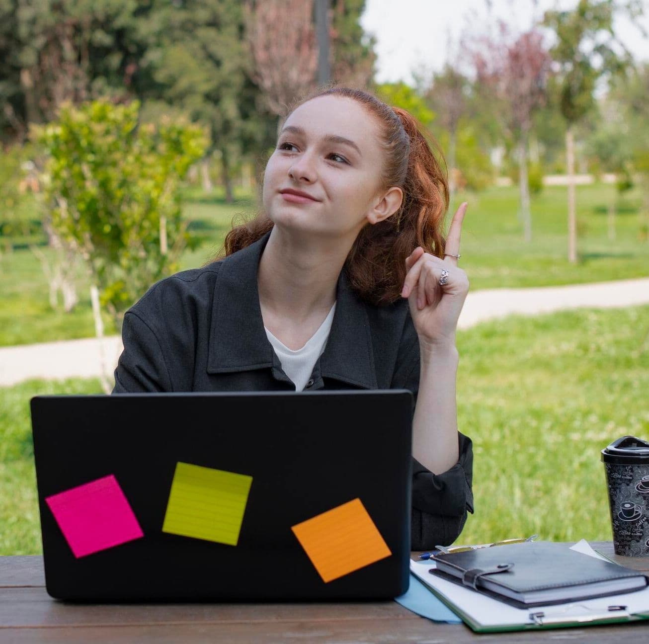 Человек работает