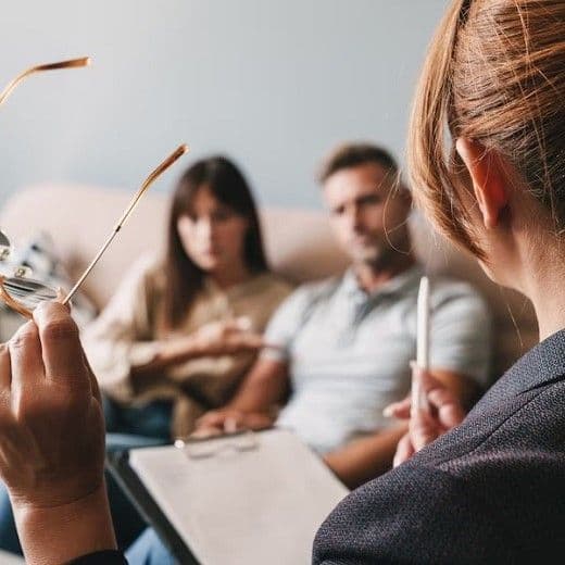 Человек работает