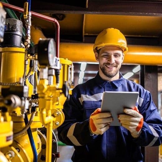 Человек работает