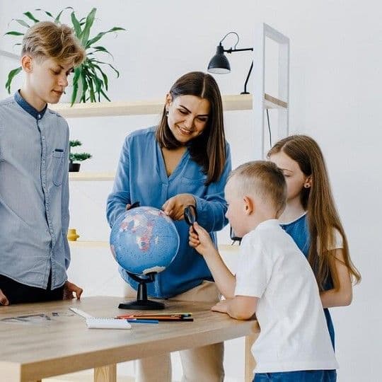 Человек работает