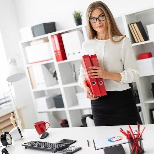 Человек работает