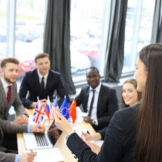 Человек работает