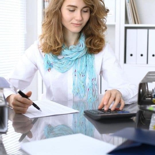 Человек работает