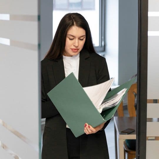 Человек работает