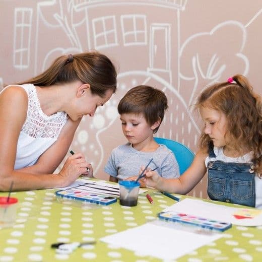 Человек работает